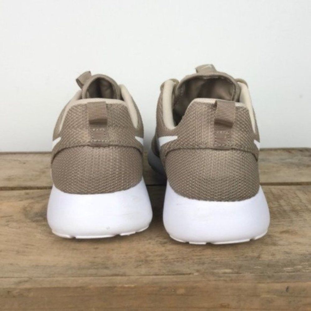 NIKE Roshe gold running sneaker women’s size 9.5 - Picture 5 of 10